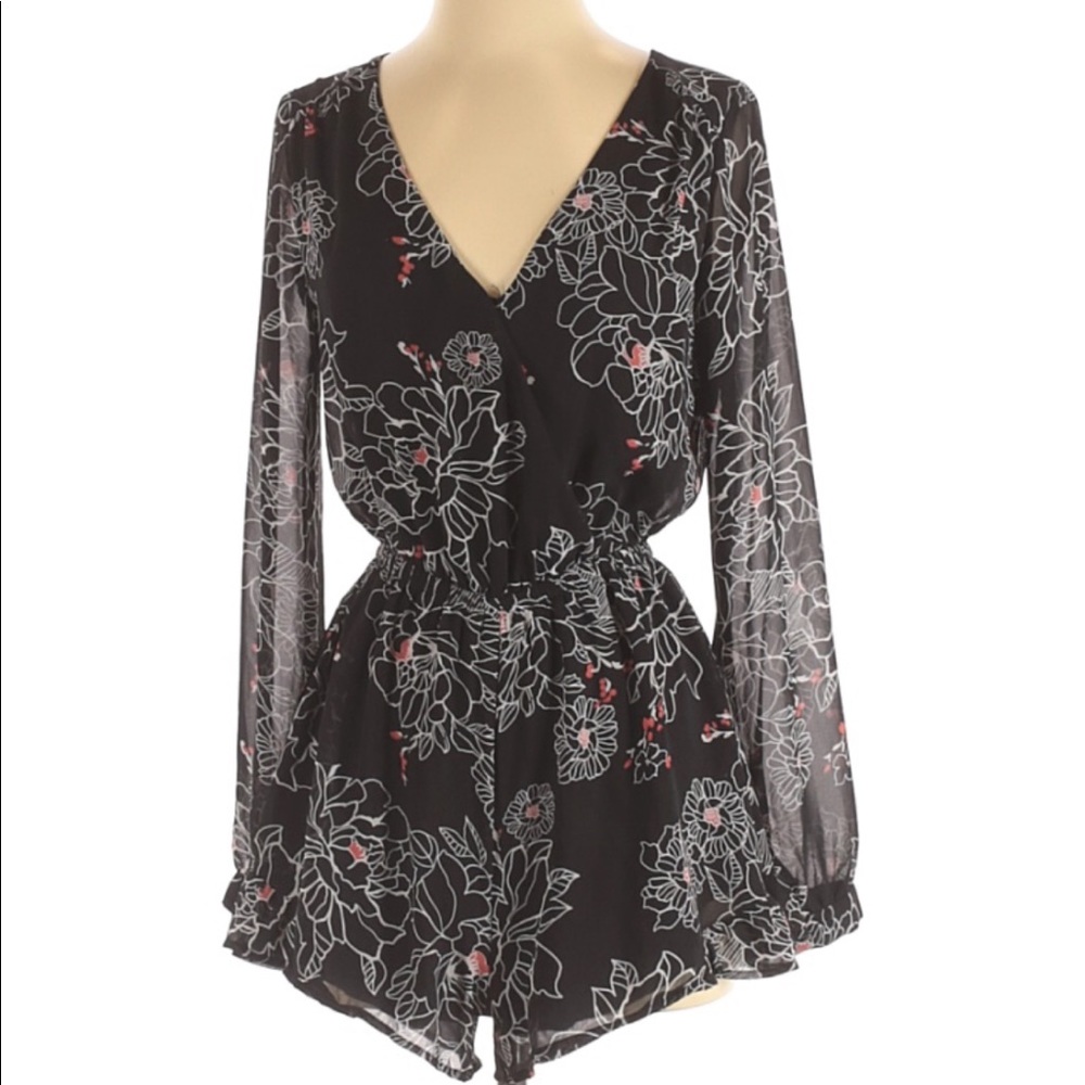 Astr by Anthropologie Romper‎ Black Size Small